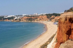 A 15 minutes à pied de la superbe plage de Falésia